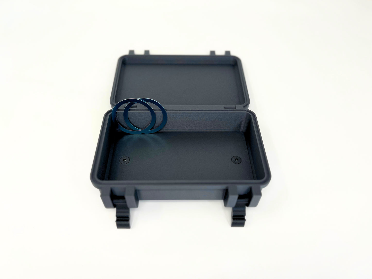 EDC case with magsafe attachment